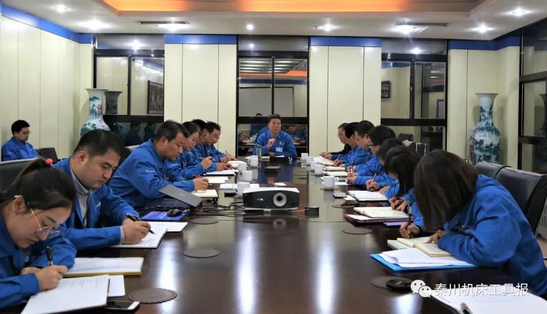 黨群部門干部座談會(huì)  嚴(yán)鑒鉑：搭臺(tái)子 定調(diào)子 喊號(hào)子