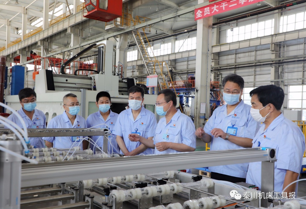 嚴(yán)鑒鉑董事長(zhǎng)深入集團(tuán)本部生產(chǎn)一線(xiàn)調(diào)研指導(dǎo)工作