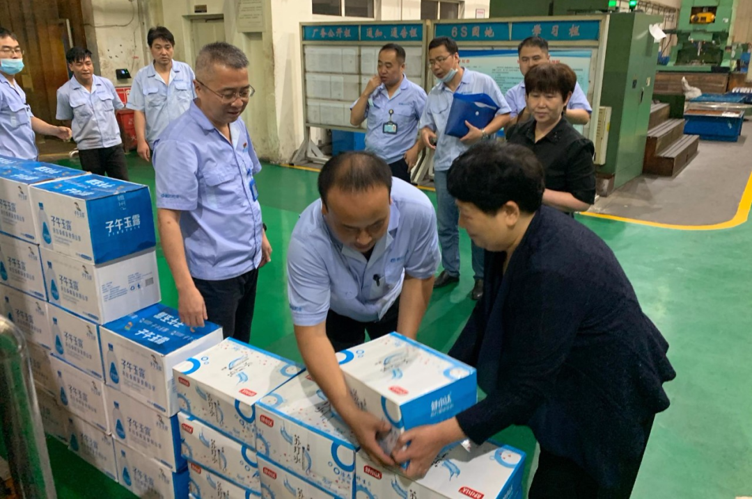 ?陜西省總工會(huì)黨組成員李秀華一行到秦川集團(tuán)慰問一線職工