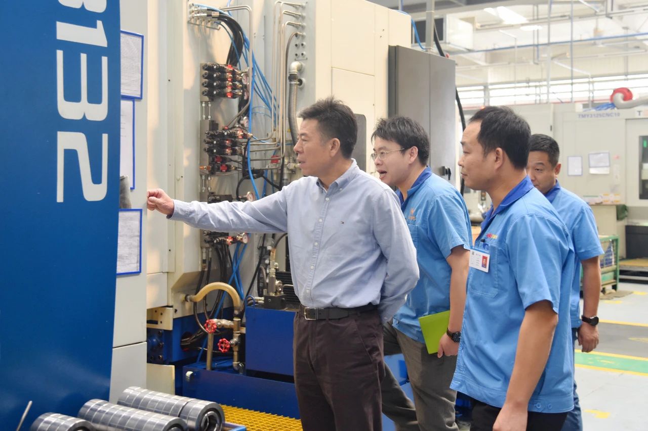 嚴(yán)鑒鉑董事長深入秦川集團沃克齒輪調(diào)研指導(dǎo)工作