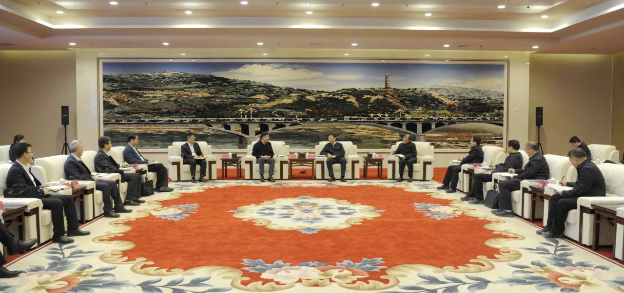 陜西省委常委、延安市委書記趙剛會(huì)見(jiàn)嚴(yán)鑒鉑董事長(zhǎng)一行