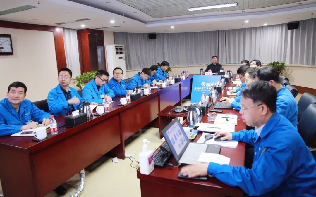 嚴鑒鉑董事長與本部科研人員、技術(shù)專家座談交流