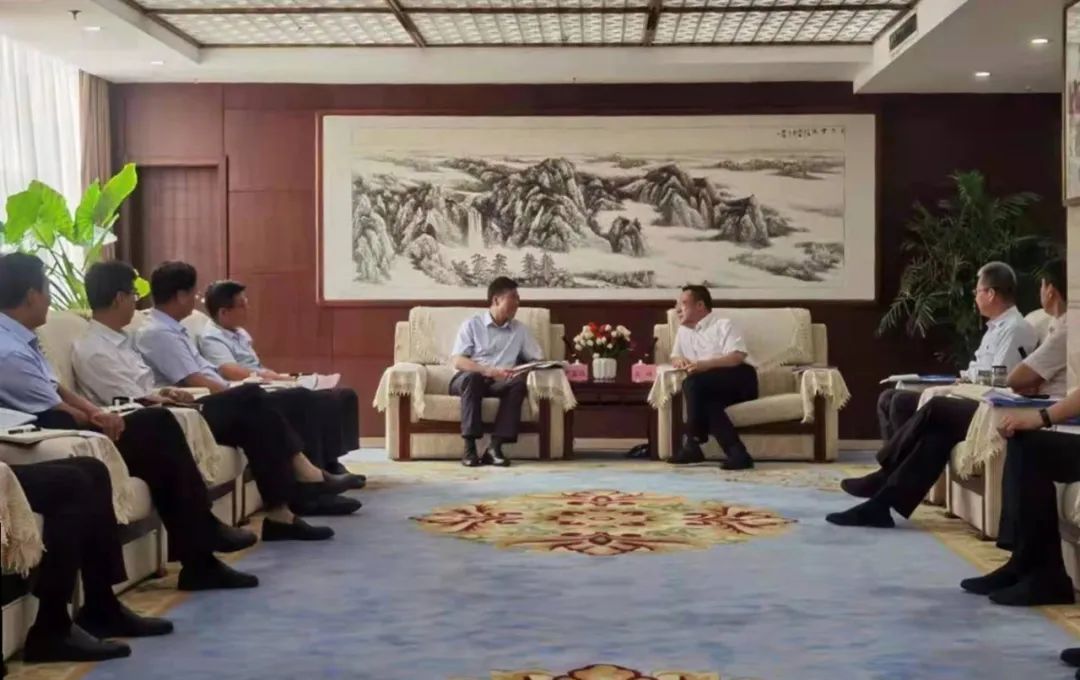 渭南市委、市政府領導會見嚴鑒鉑董事長