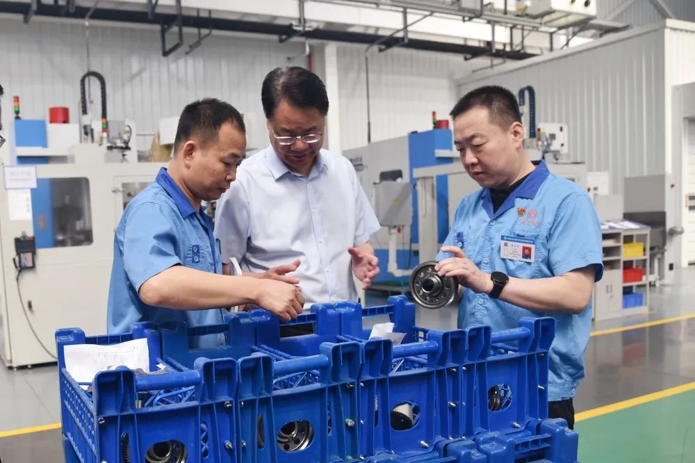 【集團資訊】李強總裁深入沃克齒輪公司調(diào)研