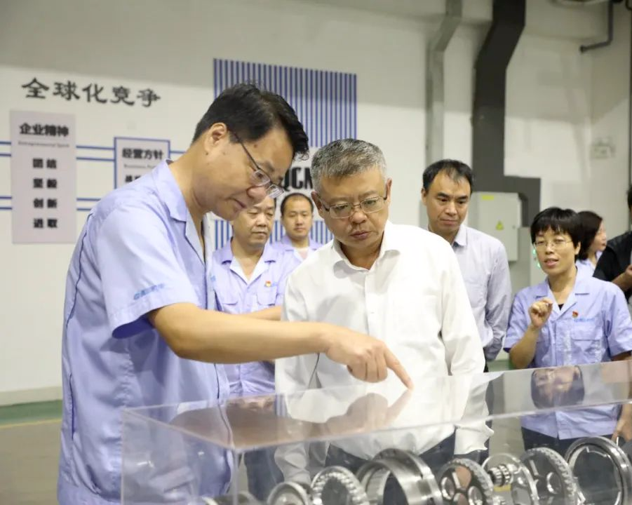 【集團(tuán)資訊】陜西證監(jiān)局黨委書記、局長魚向東一行蒞臨集團(tuán)調(diào)研指導(dǎo)工作